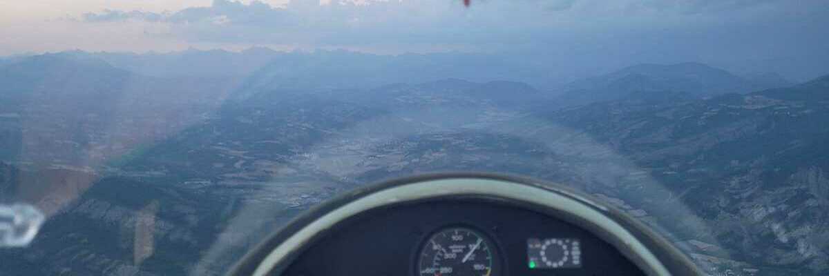 Flugwegposition um 18:31:13: Aufgenommen in der Nähe von Arrondissement de Forcalquier, Frankreich in 1344 Meter
